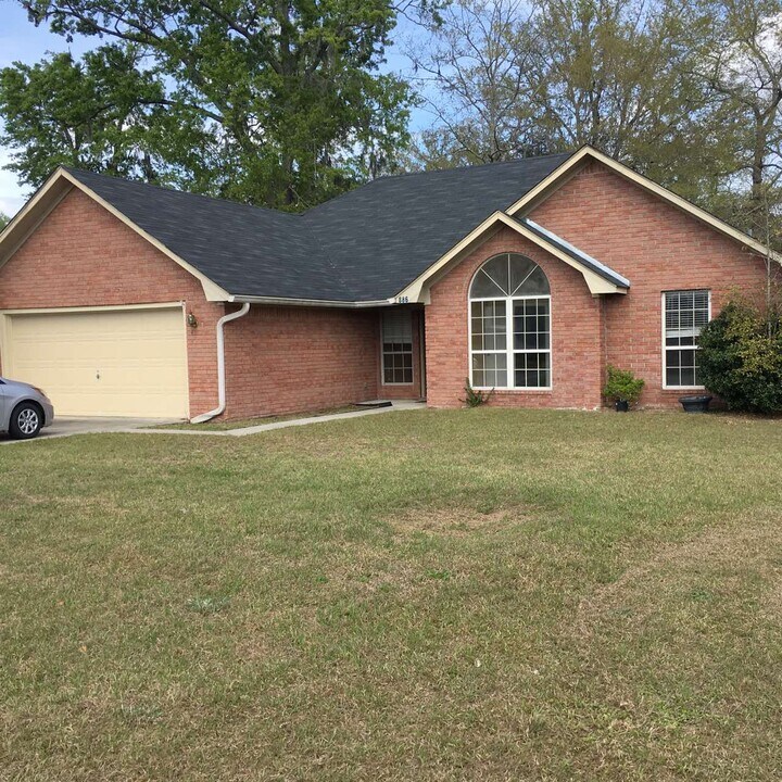 886 Darrow Ln in Hinesville, GA - Building Photo