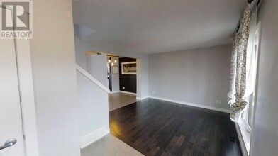 8804-8896 96 Ave in Grande Prairie, AB - Building Photo - Building Photo