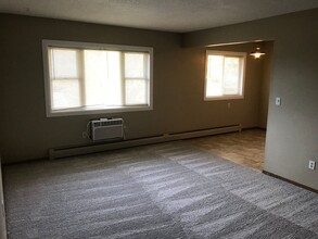 330 Annapolis in West St. Paul, MN - Building Photo - Interior Photo