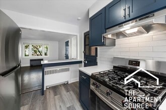 2711 W Berwyn Ave, Unit 1 in Chicago, IL - Foto de edificio - Building Photo