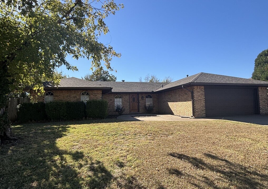7816 NW Baldwin Ave in Lawton, OK - Building Photo