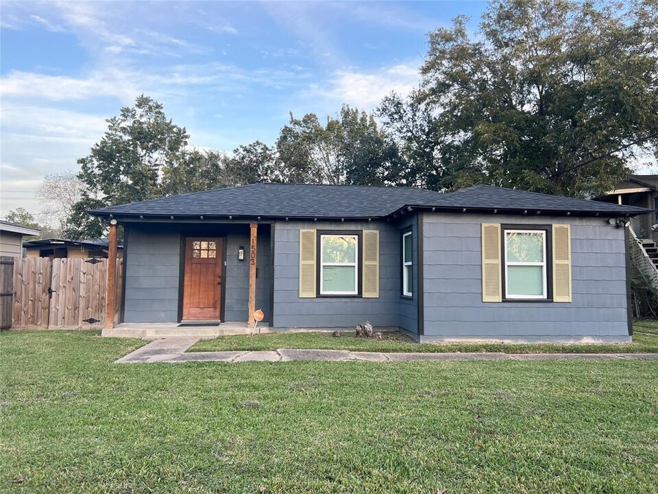 1503 Park Ln in Pasadena, TX - Building Photo