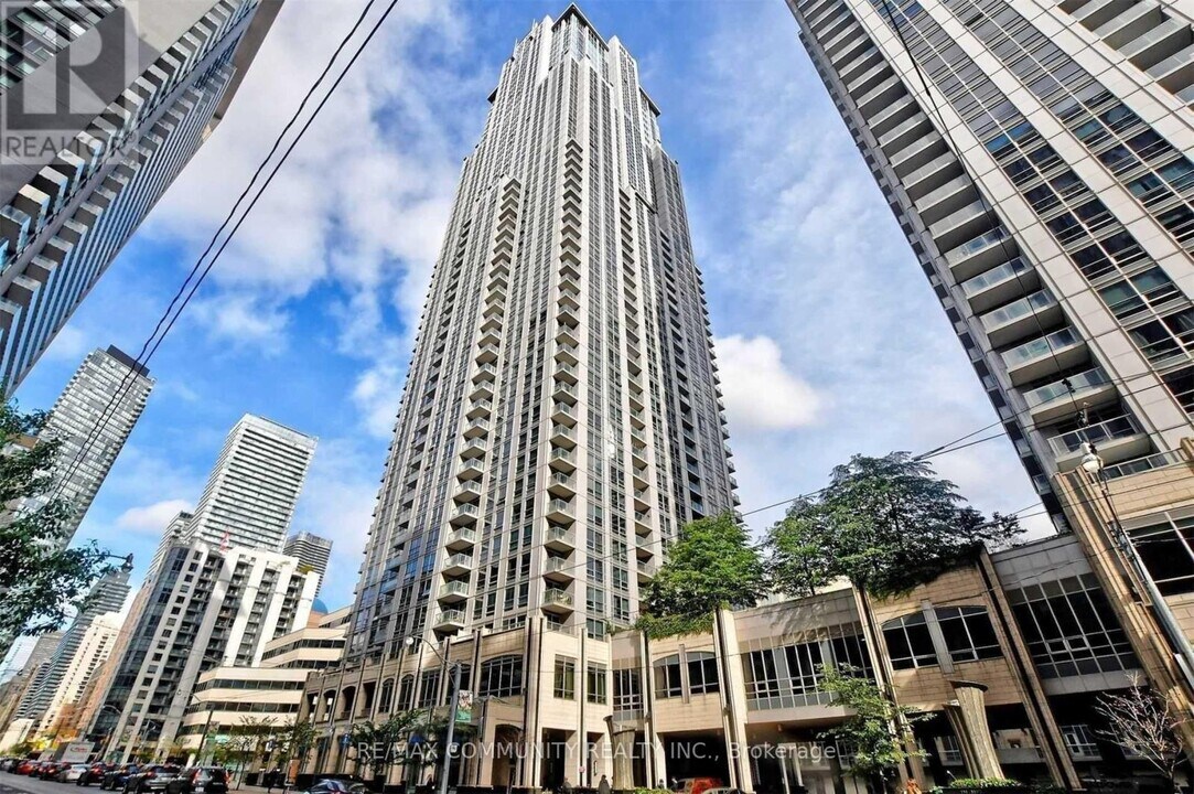 763 Bay St. in Toronto, ON - Building Photo