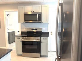 132 Division St, Unit 1 in North Attleborough, MA - Building Photo