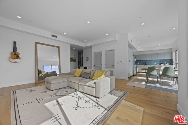 property at 1515 S Holt Ave