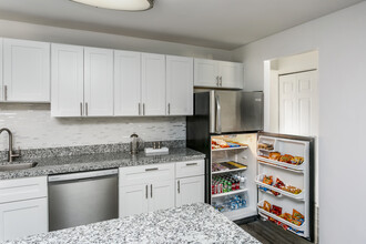 TowsonTown Place Apartments in Baltimore, MD - Building Photo - Building Photo