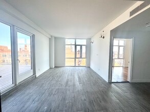 65-18 Austin St in Queens, NY - Building Photo - Building Photo