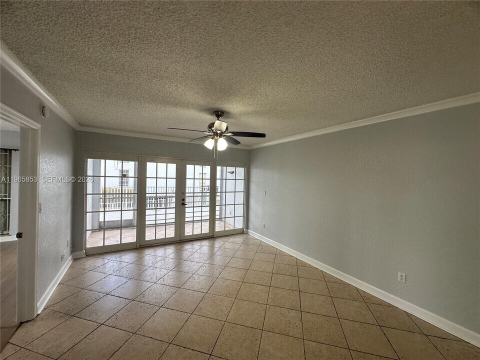 7981 S French Dr in Pembroke Pines, FL - Building Photo