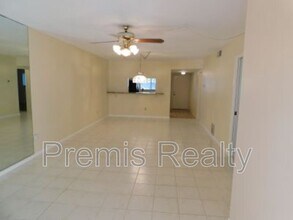 3055 Casa Del Sol Cir in Clearwater, FL - Building Photo - Building Photo