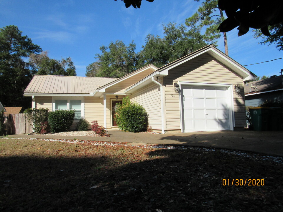 1724 Sycamore Ave in Niceville, FL - Building Photo