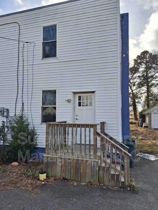 51 Lakeview Ave in Pennsville, NJ - Building Photo