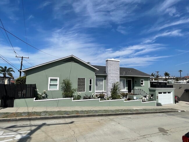 property at 1011 Owosso Ave