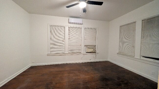 404 Club Dr in San Antonio, TX - Building Photo - Building Photo