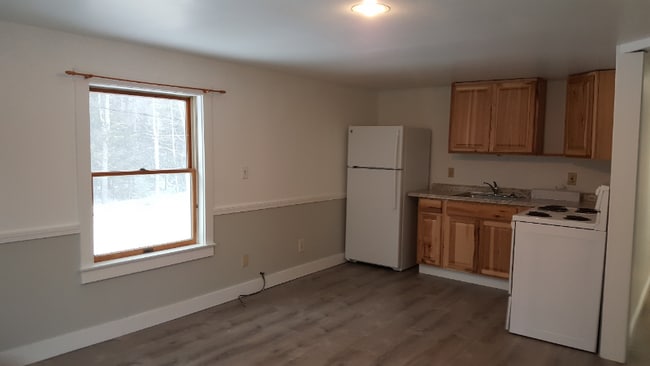 957 Genthner Rd in Waldoboro, ME - Building Photo - Building Photo