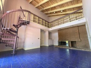 7 Cypress Tree Ln in Irvine, CA - Building Photo - Building Photo