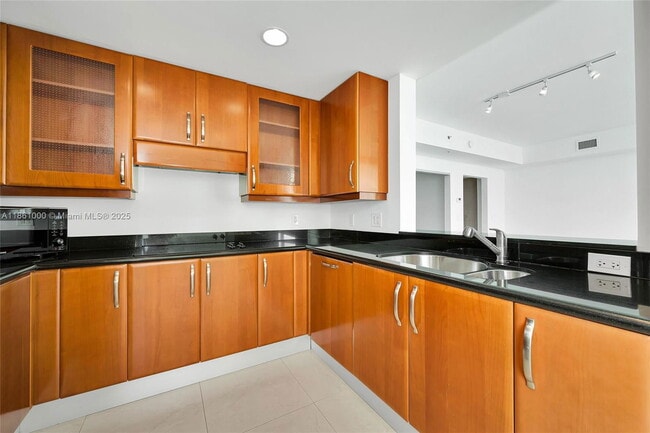 3001 Turnberry Way in Aventura, FL - Building Photo - Building Photo