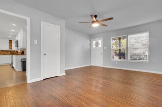 4929 Locke Ave in Fort Worth, TX - Building Photo - Building Photo