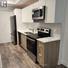 3069 Pharmacy Ave in Toronto, ON - Building Photo - Building Photo