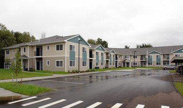 Hawk's Ridge Senior/Family Apartments in Bath, MI - Foto de edificio - Building Photo