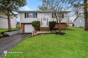 1213 Kildale Square S in Columbus, OH - Building Photo