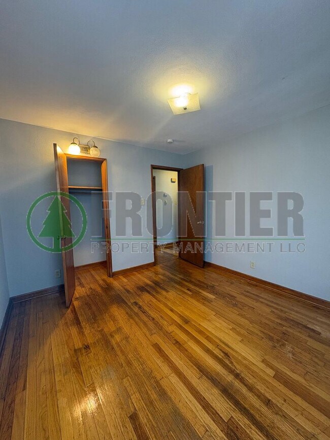 532 Ames Pl in Ferguson, MO - Building Photo - Building Photo