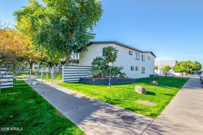 property at 721 E Montebello Ave