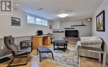 166 Lynnbrook Dr in Toronto, ON - Building Photo - Building Photo