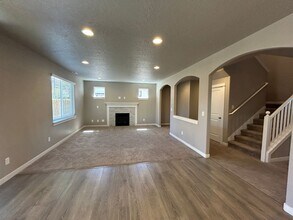 1904 SW 39th St in Redmond, OR - Building Photo - Building Photo