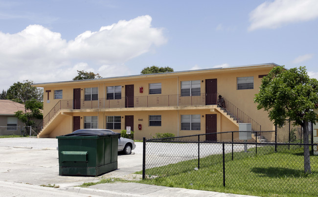 640 W 9th St in Riviera Beach, FL - Building Photo - Building Photo