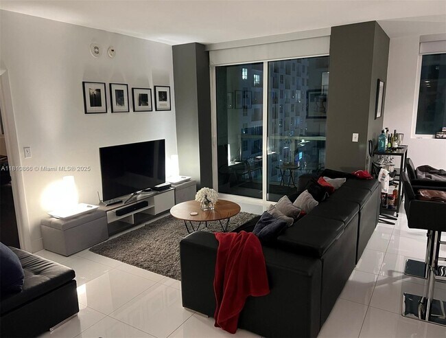253 NE 2nd St, Unit 1808 in Miami, FL - Building Photo - Building Photo