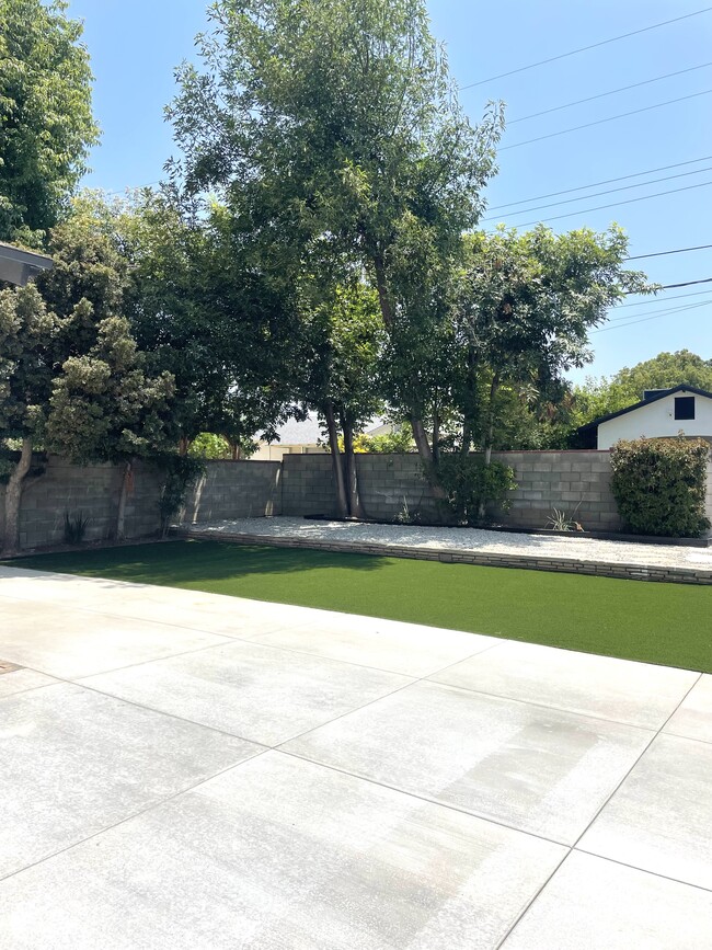 10134 Memory Park Ave in Los Angeles, CA - Building Photo - Building Photo