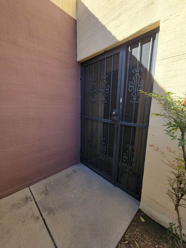 4906 E Water St in Tucson, AZ - Foto de edificio - Building Photo