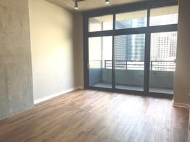 235 W Van Buren St, Unit 2621 in Chicago, IL - Building Photo