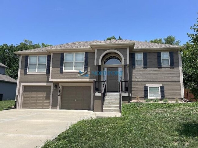 20476 W 220th Terrace in Spring Hill, KS - Building Photo - Building Photo