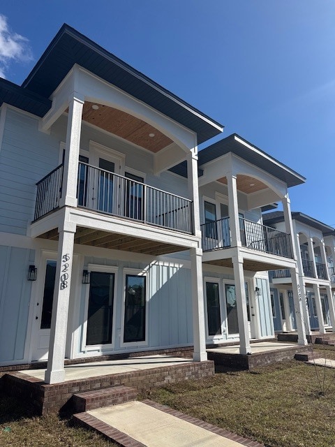 property at 520 N De Villiers St