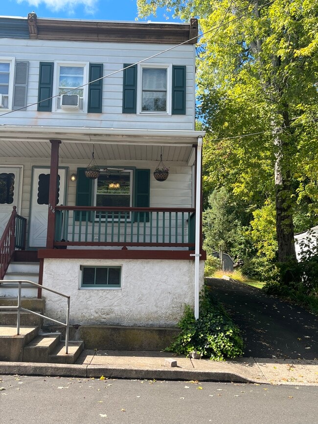 property at 136 N Green St