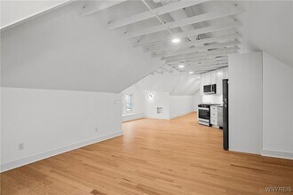 681 Lafayette Ave, Unit 3 in Buffalo, NY - Foto de edificio - Building Photo