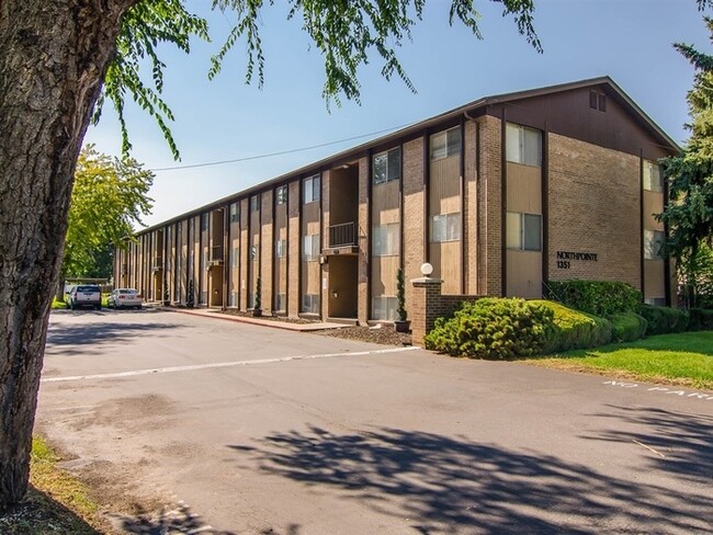 1357 N Redwood Rd-Unit -24 in Salt Lake City, UT - Foto de edificio - Building Photo