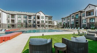 125 Larkspur Park Blvd, Unit 2103 in Leander, TX - Building Photo