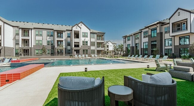 property at 125 Larkspur Park Blvd