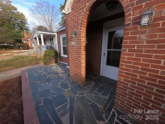 2409 Commonwealth Ave in Charlotte, NC - Building Photo - Building Photo