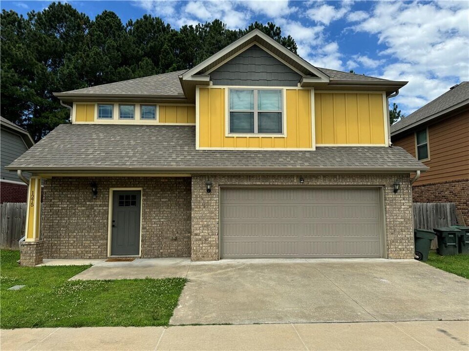 1275 N Sicily Ln in Fayetteville, AR - Foto de edificio