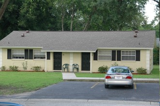 North Grove Manor Apartments in Seffner, FL - Building Photo - Building Photo