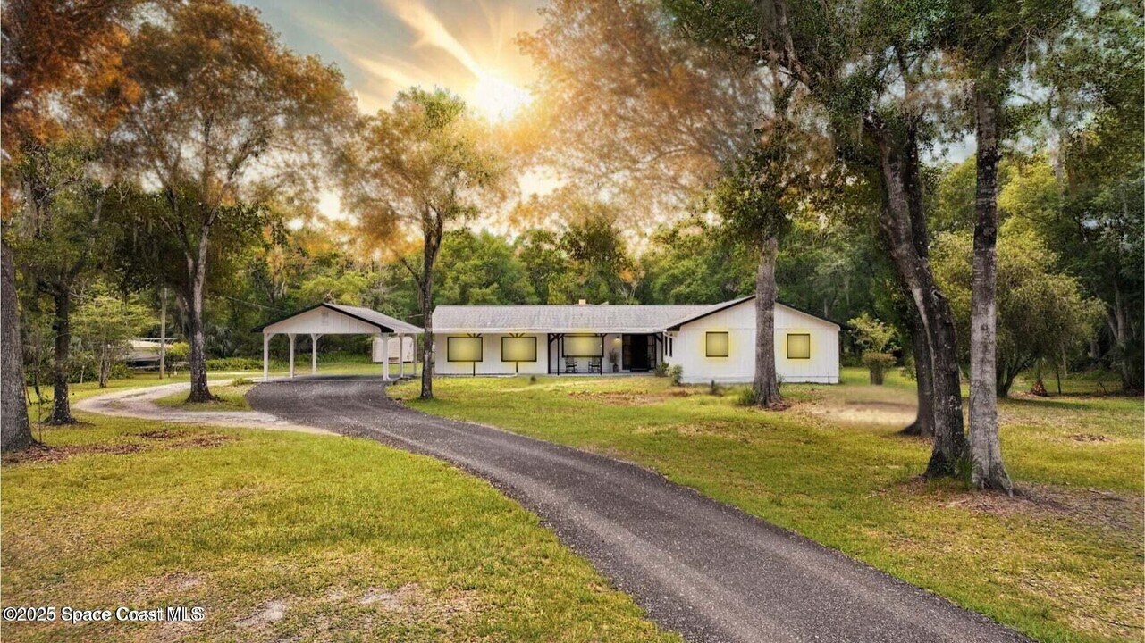 2318 Old Samsula Rd in Port Orange, FL - Building Photo