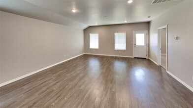 2724 Dennis Dr in Yukon, OK - Building Photo - Building Photo