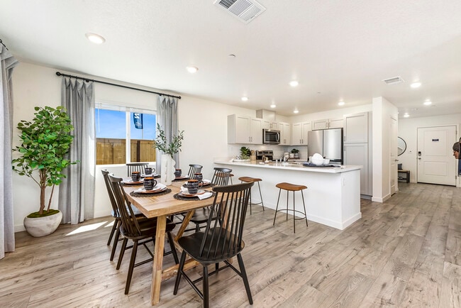 Isles in Roseville, CA - Building Photo - Building Photo