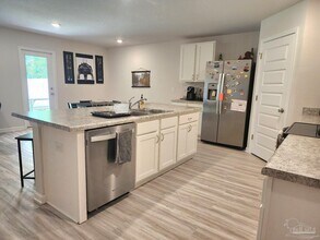 5379 Peach Dr in Milton, FL - Building Photo - Building Photo