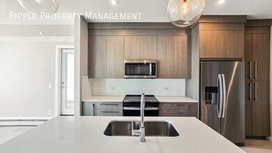 111 Wolf Creek Dr SE in Calgary, AB - Building Photo - Building Photo