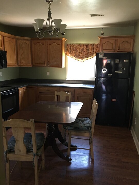 302 18th St in Dunbar, WV - Building Photo
