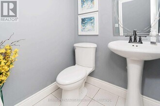 2368 Sutton Dr in Burlington, ON - Building Photo - Building Photo